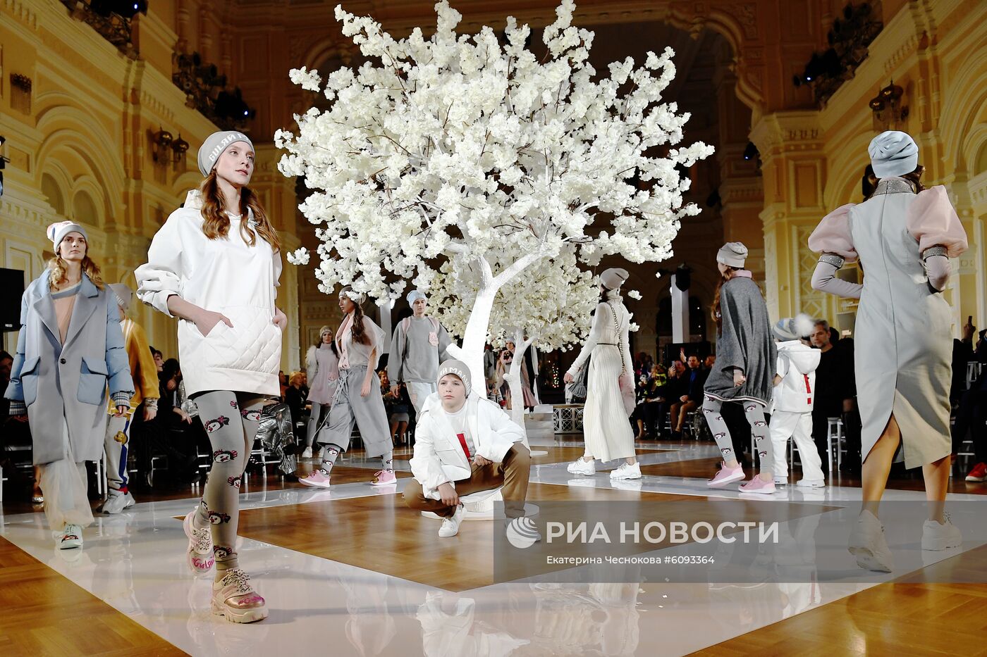 Презентация коллекции одежды "Спокойной ночи, малыши!" от IGOR GULYAEV