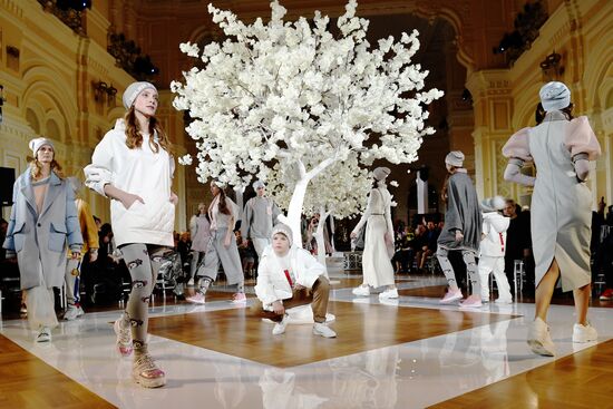 Презентация коллекции одежды "Спокойной ночи, малыши!" от IGOR GULYAEV