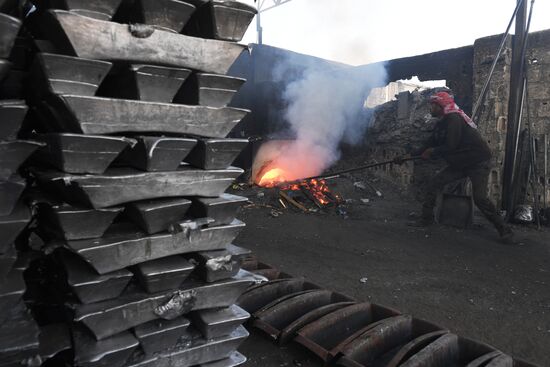 Производство алюминия на частном заводе вблизи Дамаска