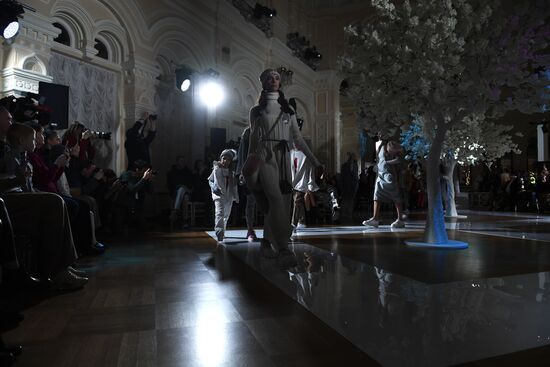 Презентация коллекции одежды "Спокойной ночи, малыши!" от IGOR GULYAEV