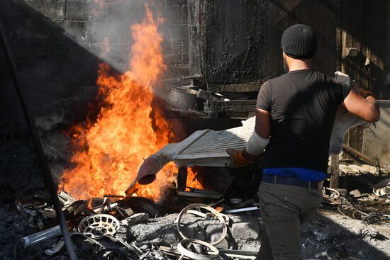 Производство алюминия на частном заводе вблизи Дамаска