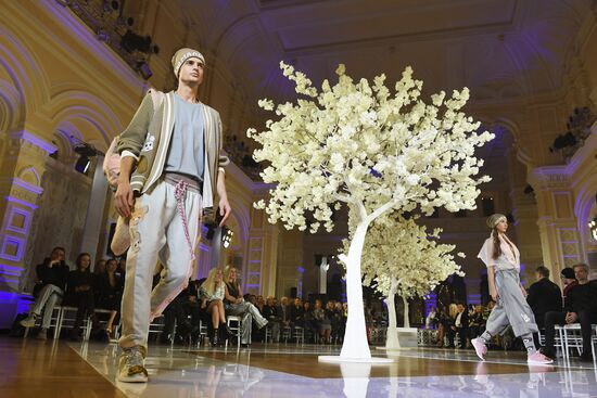 Презентация коллекции одежды "Спокойной ночи, малыши!" от IGOR GULYAEV