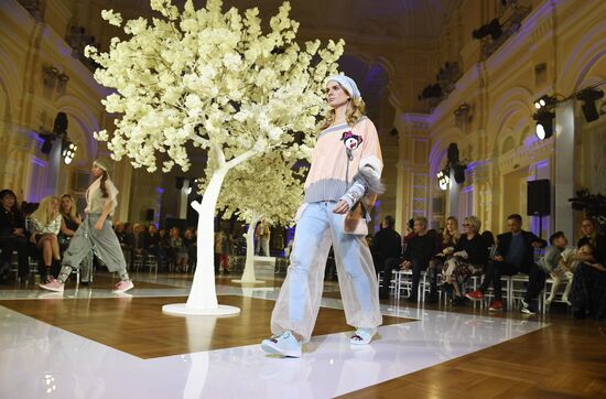 Презентация коллекции одежды "Спокойной ночи, малыши!" от IGOR GULYAEV