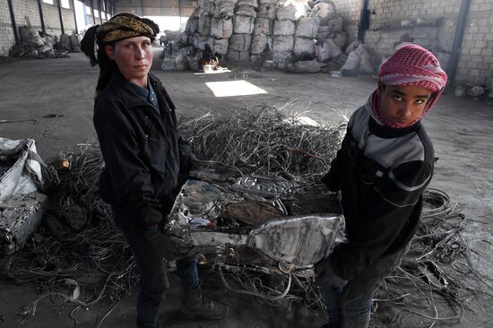 Производство алюминия на частном заводе вблизи Дамаска