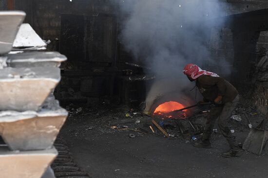 Производство алюминия на частном заводе вблизи Дамаска