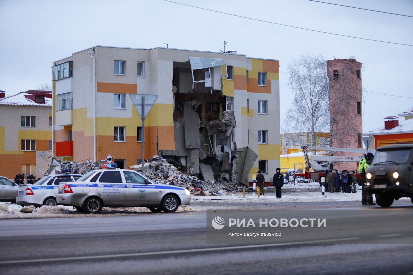 Разбор завалов на месте взрыва газа в Белгородской области