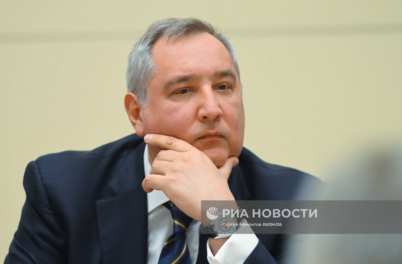 Президент РФ В. Путин провел совещание с руководством Минобороны и предприятий ОПК