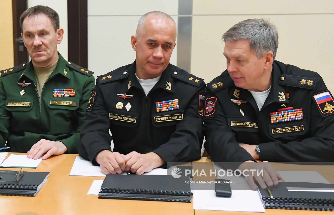 Президент РФ В. Путин провел совещание с руководством Минобороны и предприятий ОПК