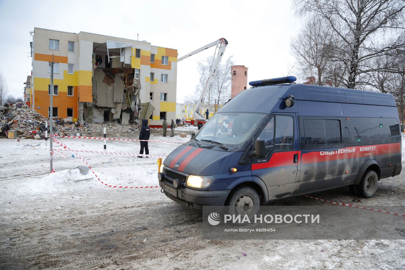 Разбор завалов на месте взрыва газа в Белгородской области