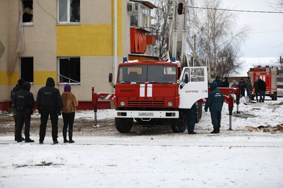 Разбор завалов на месте взрыва газа в Белгородской области