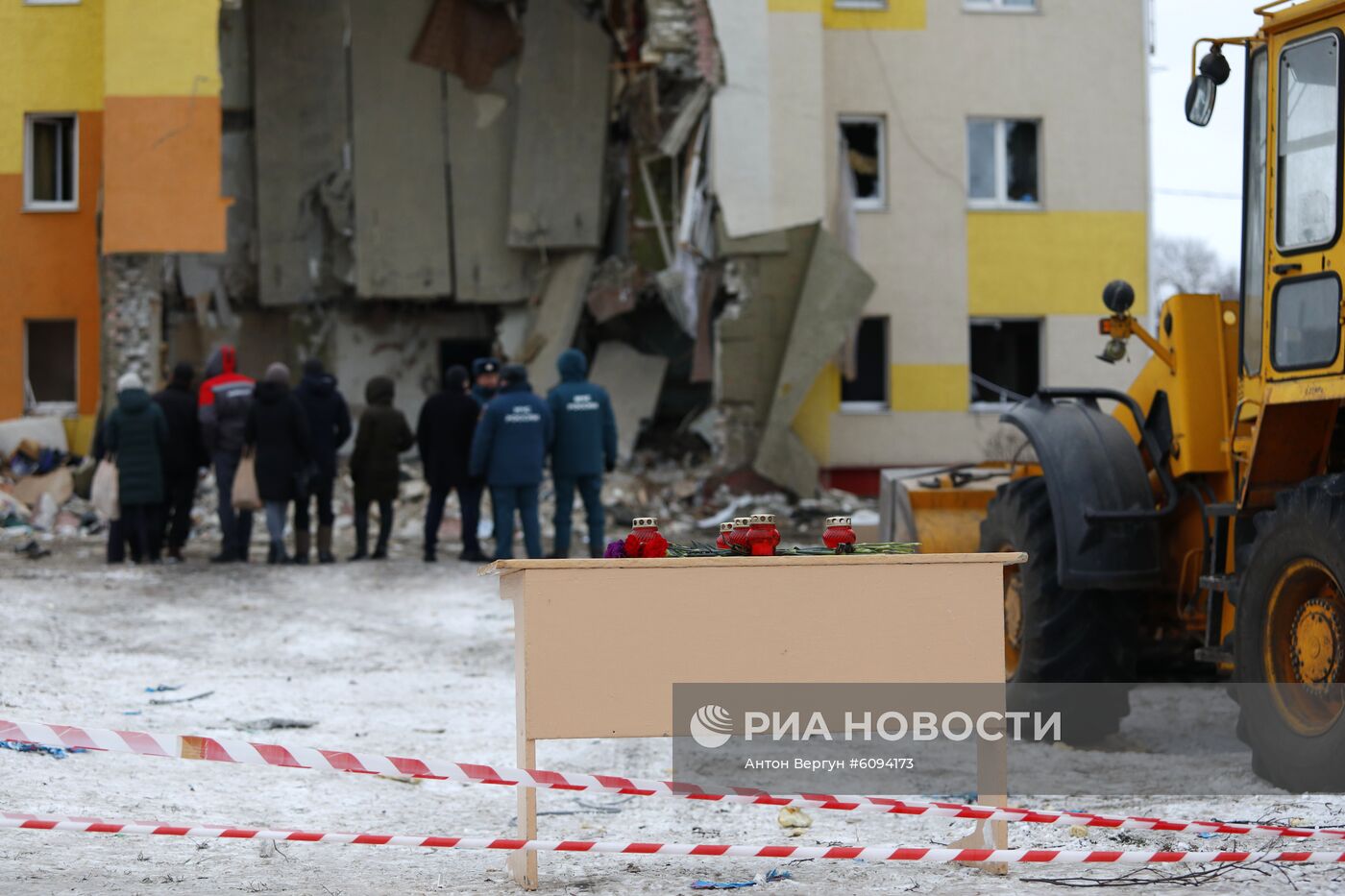 Разбор завалов на месте взрыва газа в Белгородской области