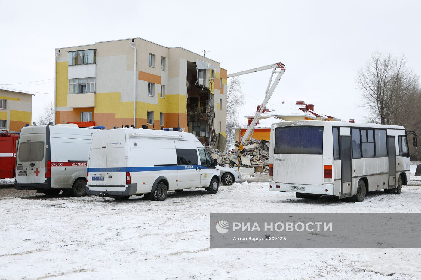 Разбор завалов на месте взрыва газа в Белгородской области