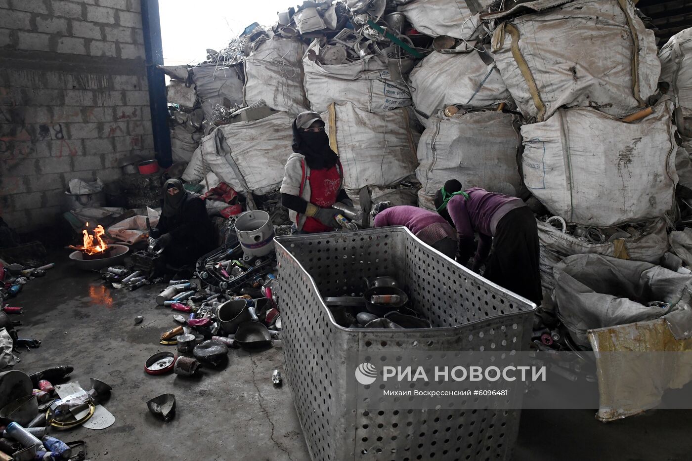 Производство алюминия на частном заводе вблизи Дамаска