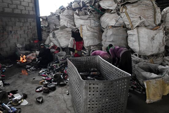 Производство алюминия на частном заводе вблизи Дамаска