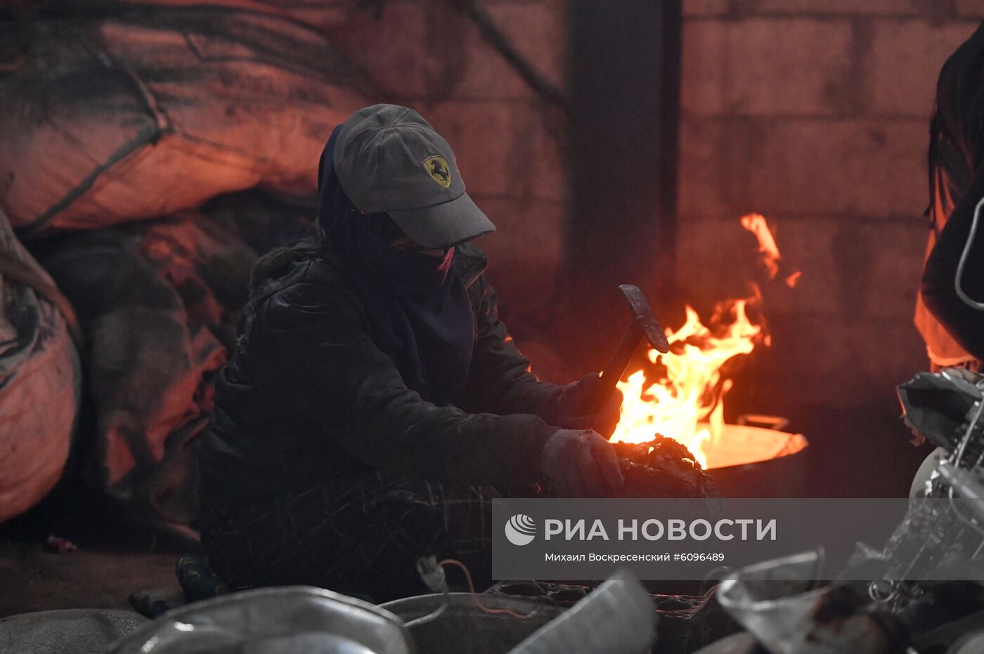 Производство алюминия на частном заводе вблизи Дамаска