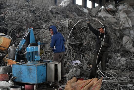Производство алюминия на частном заводе вблизи Дамаска
