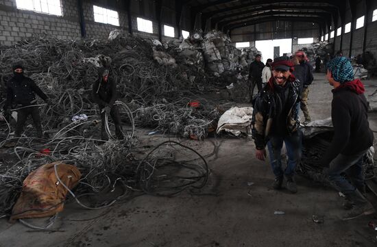 Производство алюминия на частном заводе вблизи Дамаска