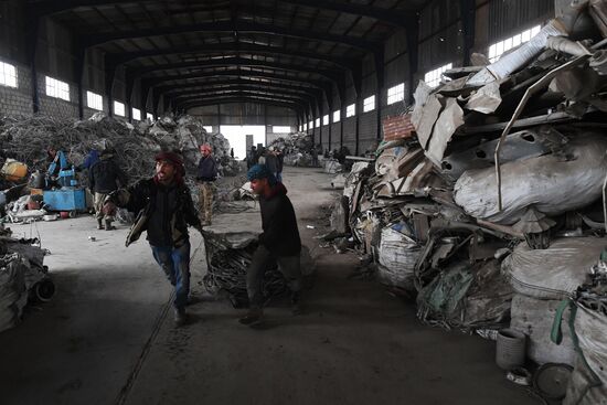 Производство алюминия на частном заводе вблизи Дамаска