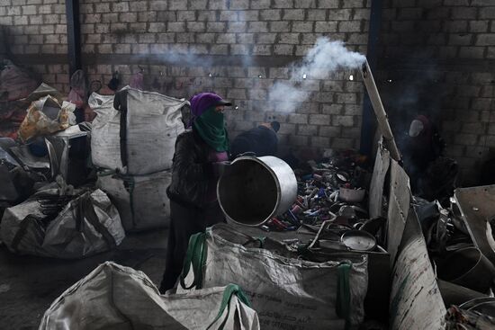 Производство алюминия на частном заводе вблизи Дамаска