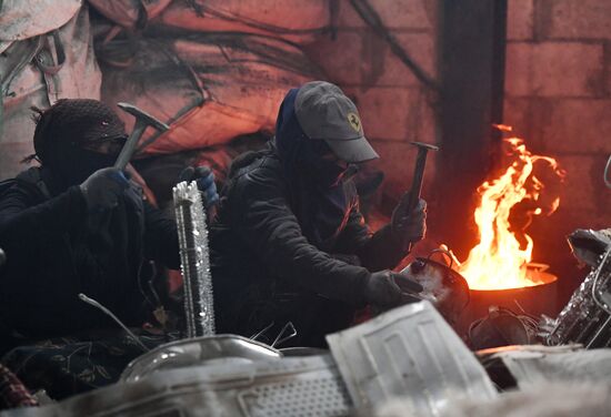 Производство алюминия на частном заводе вблизи Дамаска