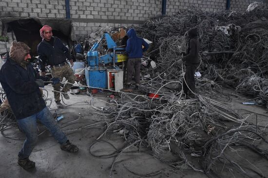 Производство алюминия на частном заводе вблизи Дамаска