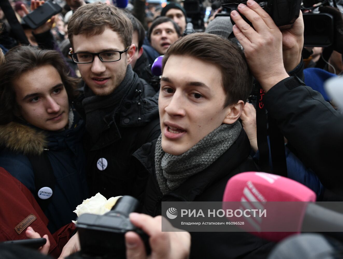 Оглашение приговора блогеру Е. Жукову