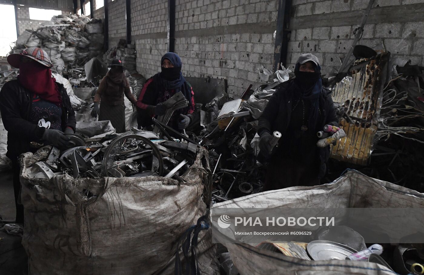 Производство алюминия на частном заводе вблизи Дамаска