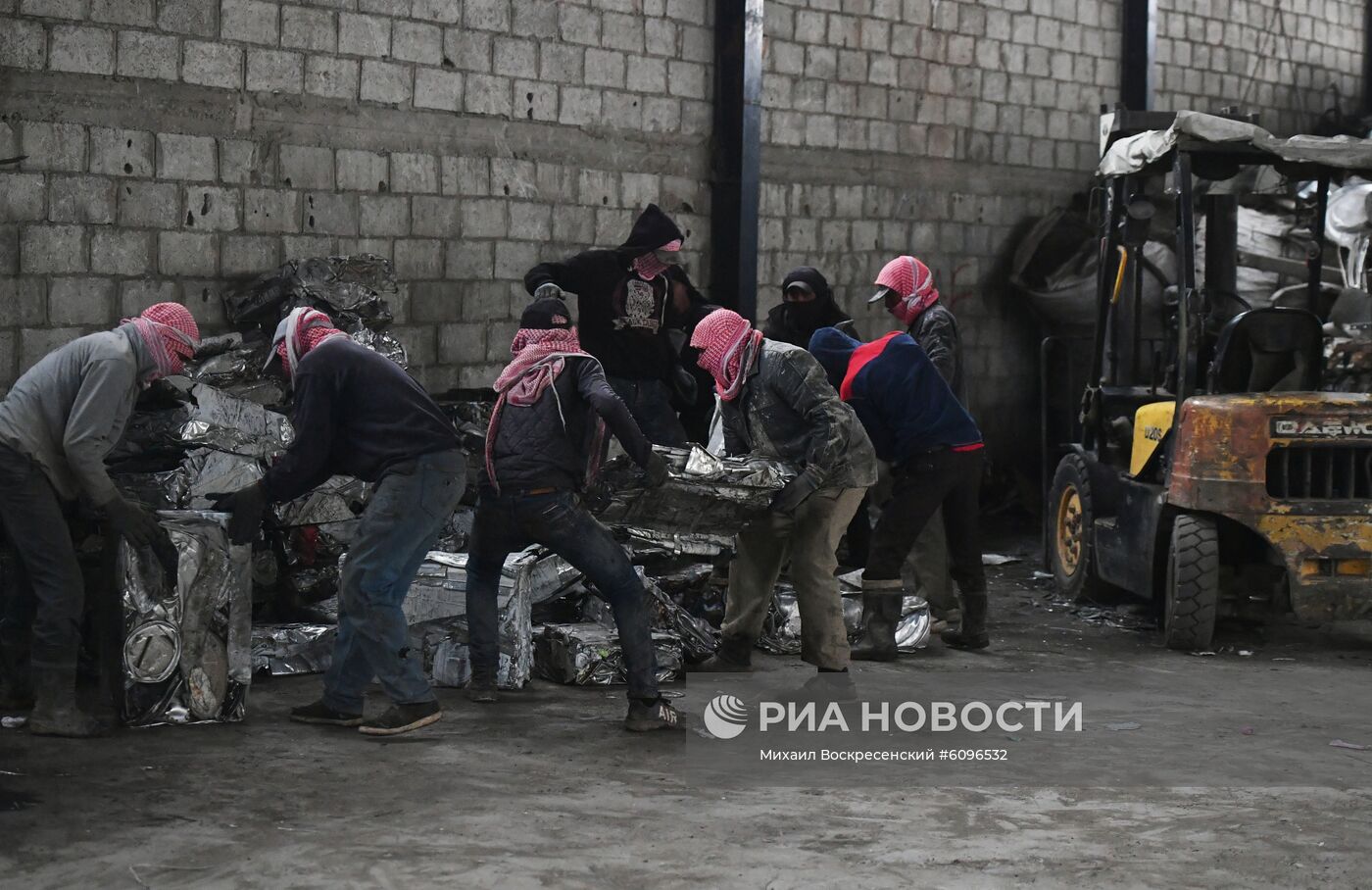 Производство алюминия на частном заводе вблизи Дамаска