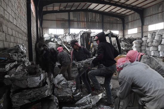 Производство алюминия на частном заводе вблизи Дамаска