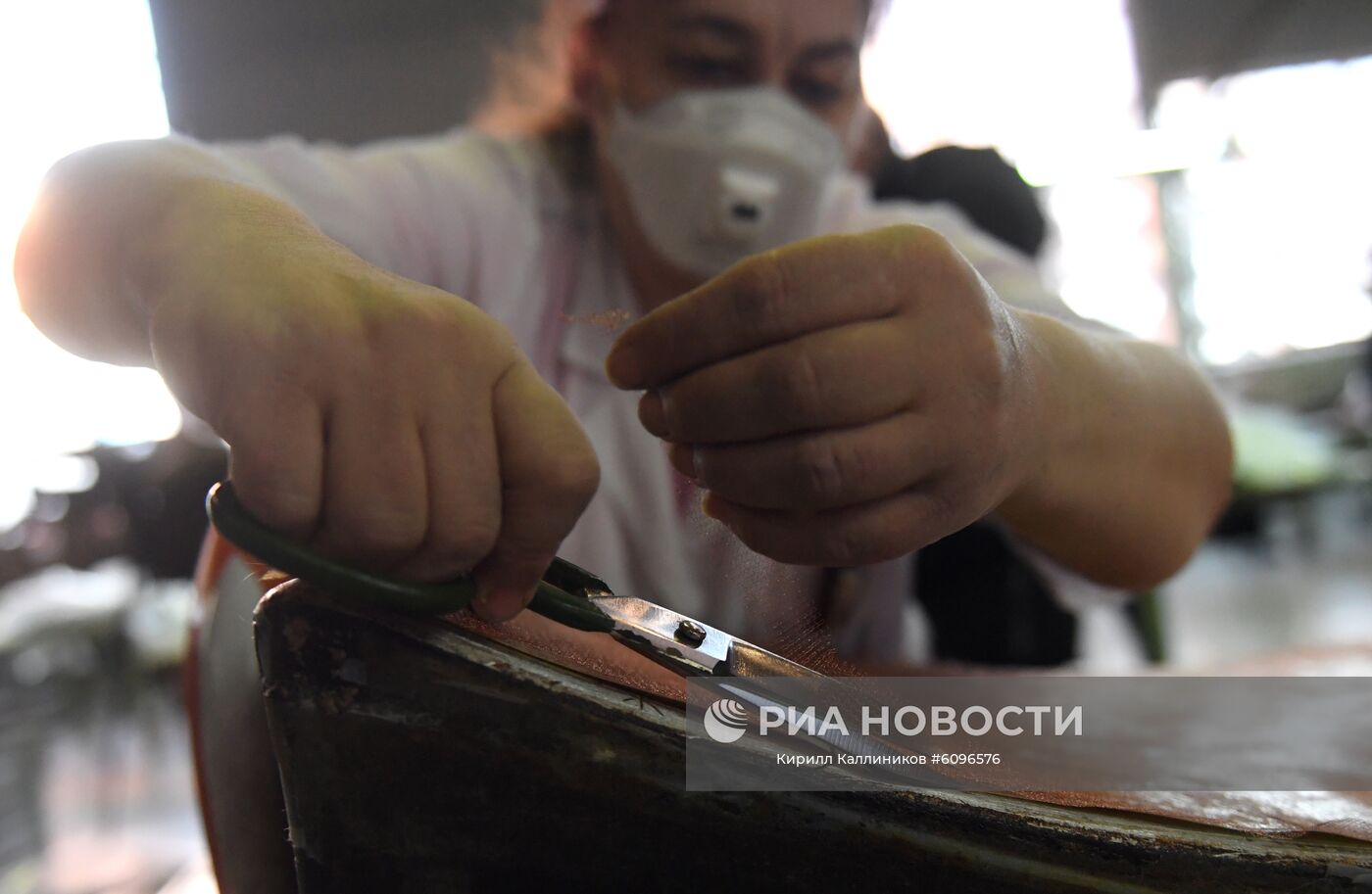 Сотрудники Луховицкого авиационного завода им. П.А. Воронина в Московской области. Место: Россия, Московская область. Автор: Кирилл Каллиников/РИА Новости. Производство самолетов "МиГ" на Луховицком авиационном заводе