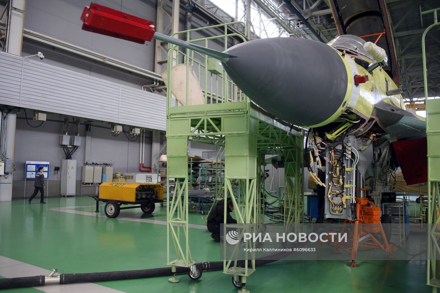 Производство самолетов "МиГ" на Луховицком авиационном заводе 