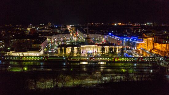 Двухэтажный фирменный поезд "Карелия" и обновленный вокзал презентовали в Петрозаводске