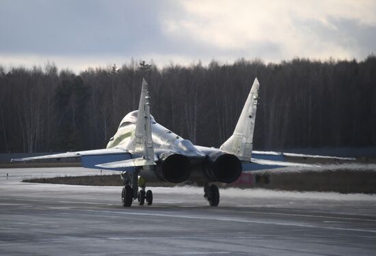 Производство самолетов "МиГ" на Луховицком авиационном заводе 