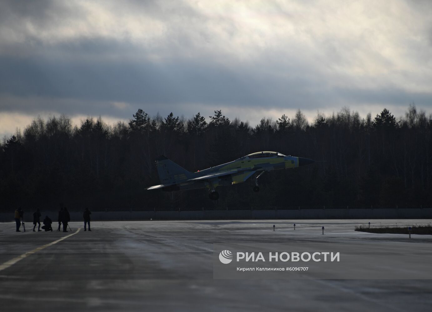 Производство самолетов "МиГ" на Луховицком авиационном заводе 