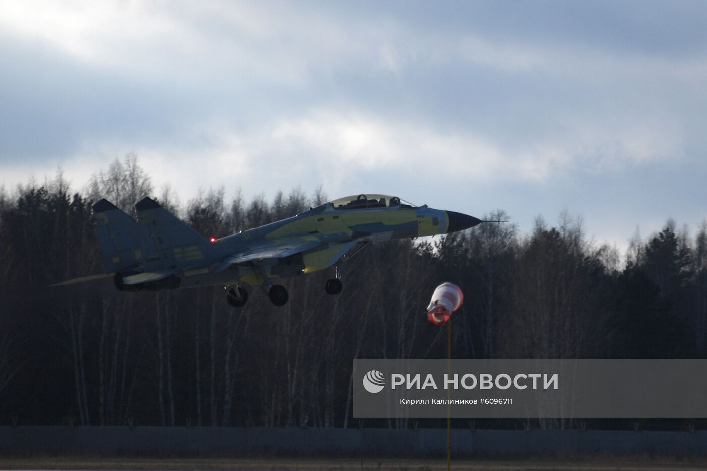 Многофункциональный фронтовой истребитель МиГ-35 на испытательном полигоне Луховицкого авиационного завода им. П.А. Воронина в Московской области. Место: Россия, Московская область. Автор: Кирилл Каллиников/РИА Новости. Производство самолетов "МиГ" на Луховицком авиационном заводе