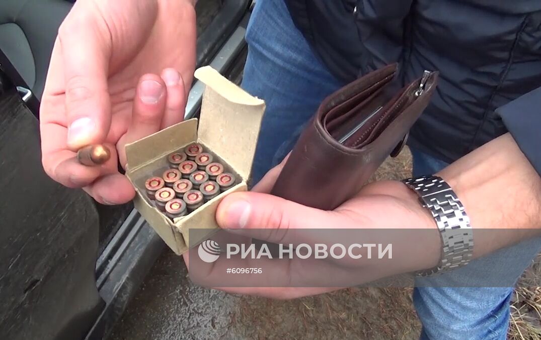 ФСБ России пресекла деятельность контрабанды оружия и наркотических средств