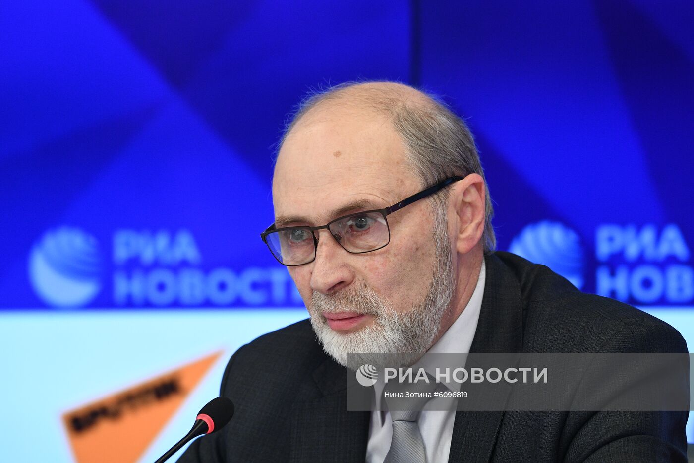 П/к и.о. директора Гидрометцентра России Р. Вильфанда