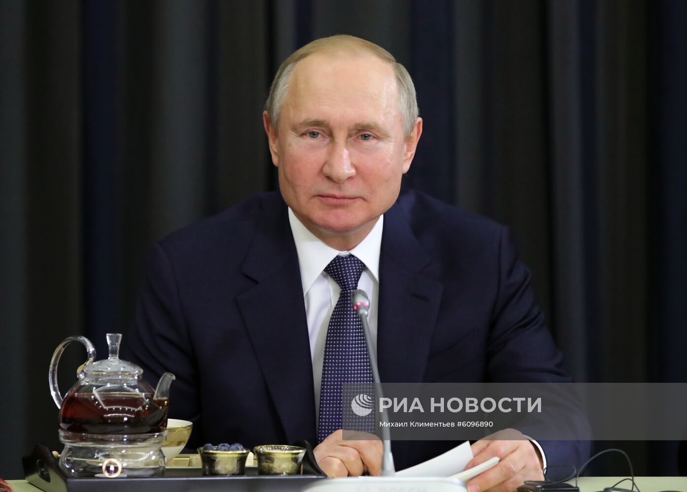 Президент РФ В. Путин провел встречу с представителями деловых кругов Германии