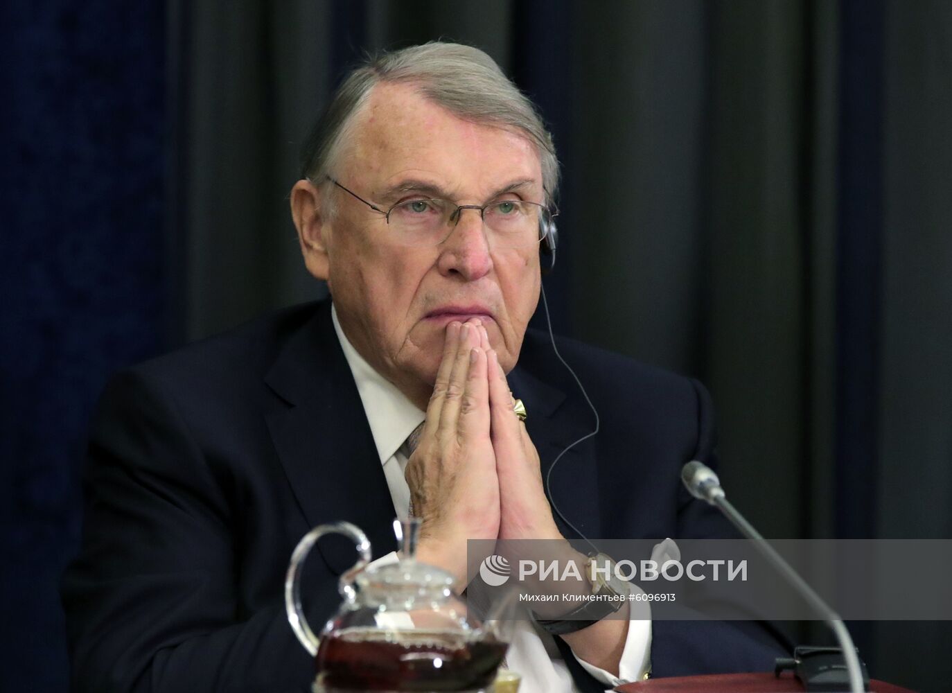 Президент РФ В. Путин провел встречу с представителями деловых кругов Германии