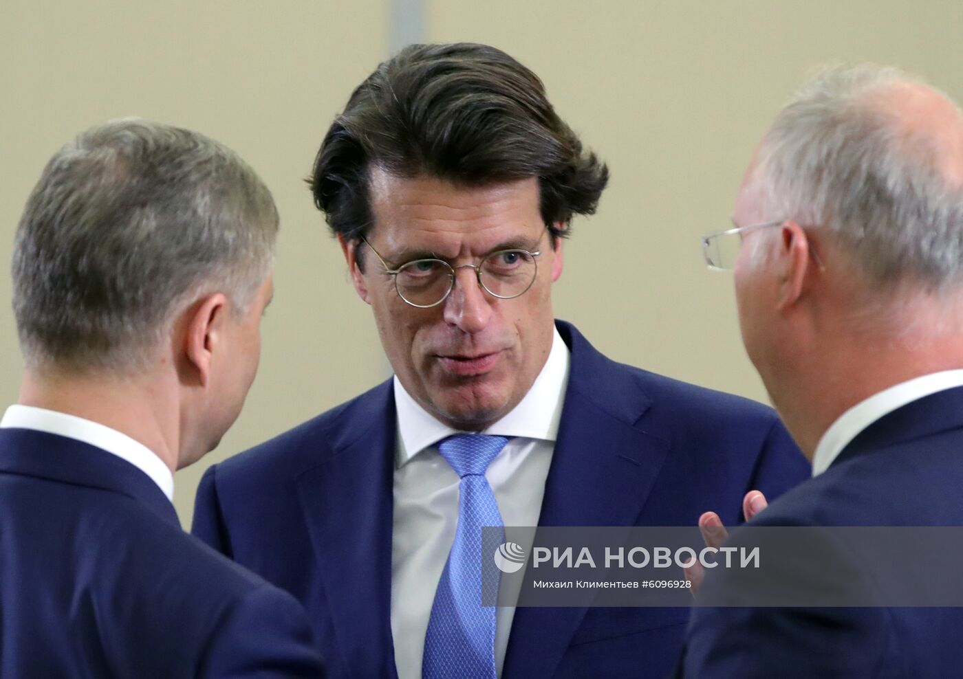 Президент РФ В. Путин провел встречу с представителями деловых кругов Германии