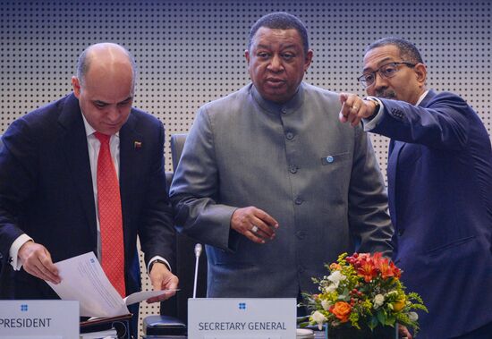 Заседание стран-участниц соглашения о сокращении добычи нефти ОПЕК+