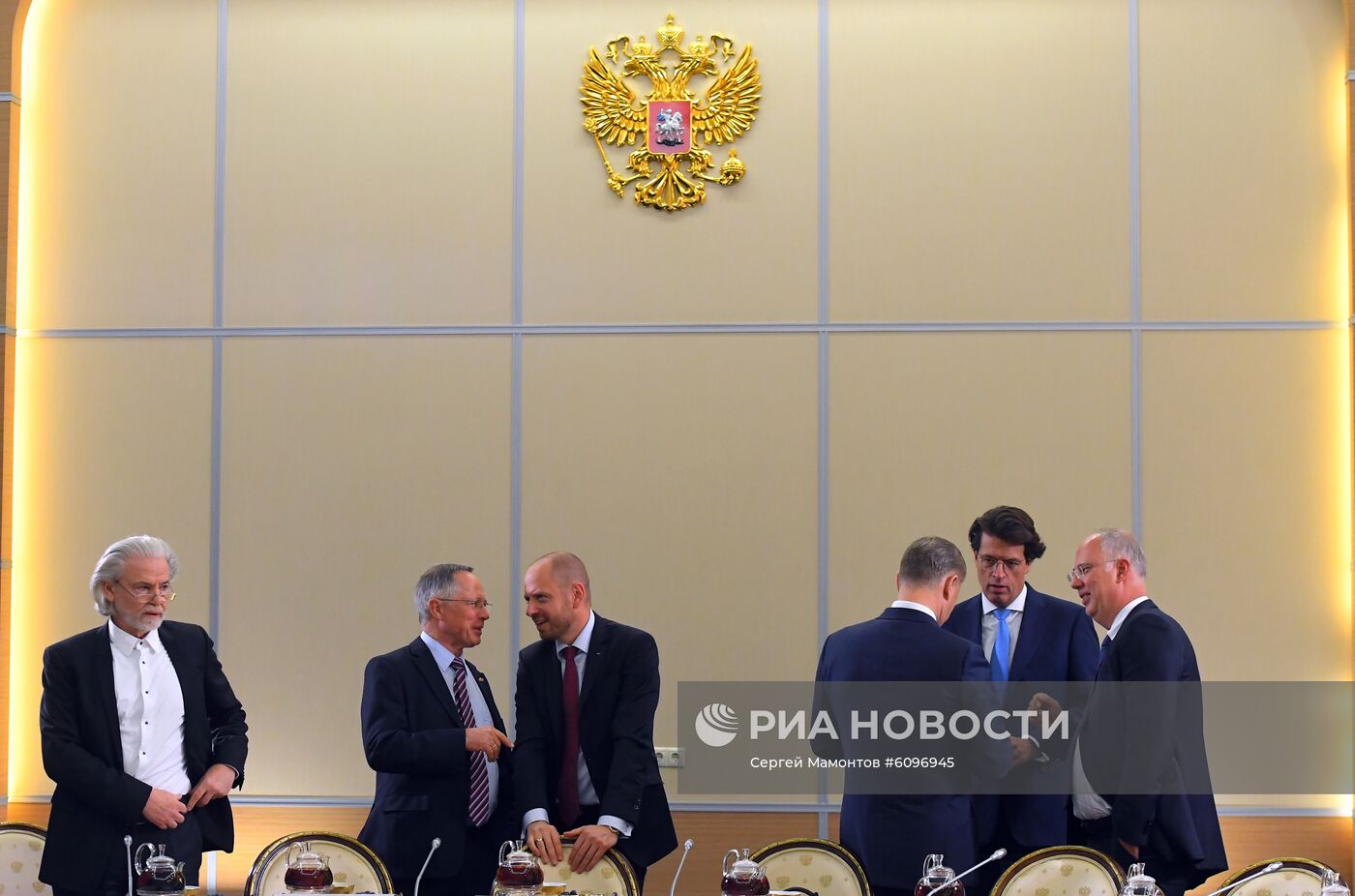 Президент РФ В. Путин провел встречу с представителями деловых кругов Германии