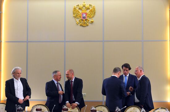 Президент РФ В. Путин провел встречу с представителями деловых кругов Германии