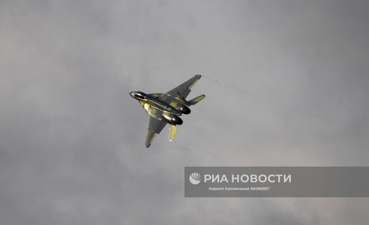 Многофункциональный фронтовой истребитель МиГ-35 на испытательном полигоне Луховицкого авиационного завода им. П.А. Воронина в Московской области. Место: Россия, Московская область. Автор: Кирилл Каллиников/РИА Новости. Производство самолетов "МиГ" на Луховицком авиационном заводе
