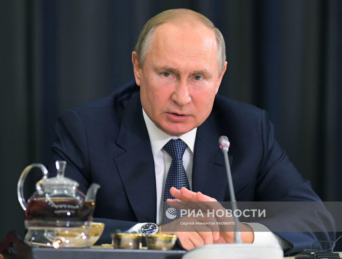 Президент РФ В. Путин провел встречу с представителями деловых кругов Германии