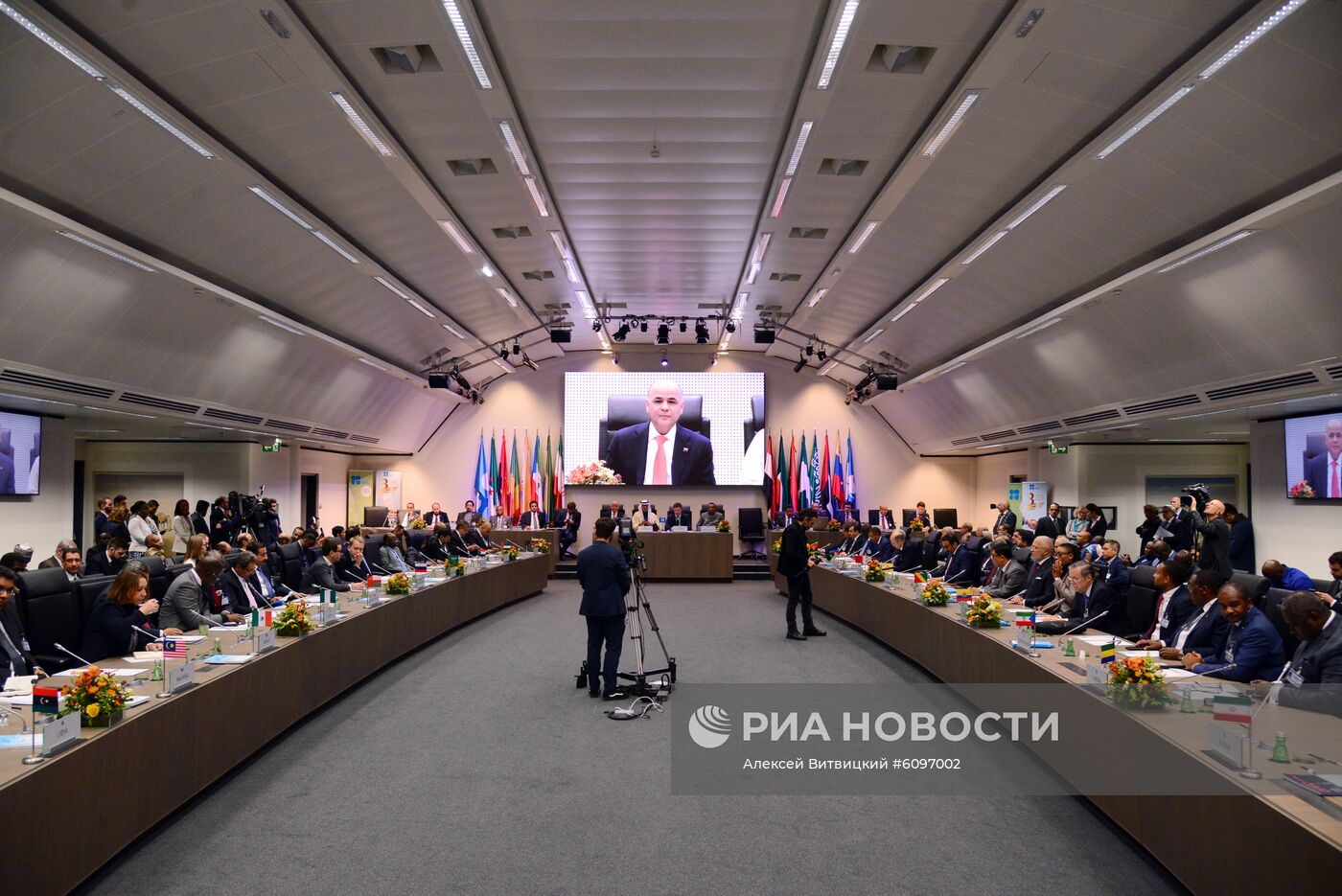 Заседание стран-участниц соглашения о сокращении добычи нефти ОПЕК+