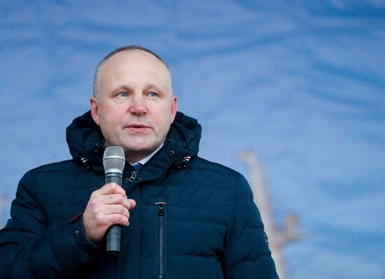 Поднятие флага на траулере "Командор" 