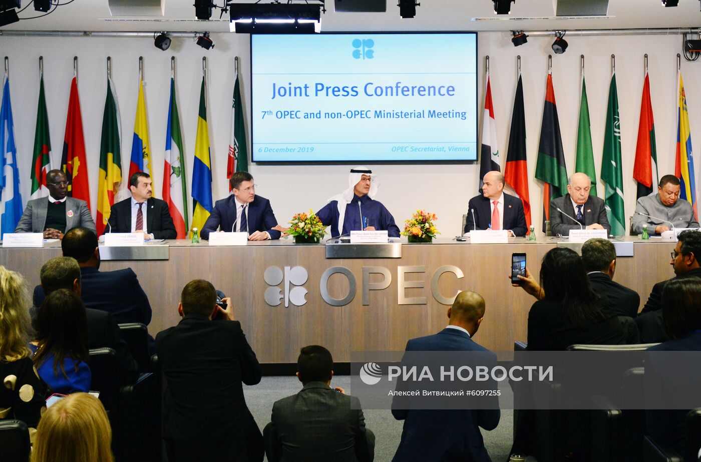 Заседание стран-участниц соглашения о сокращении добычи нефти ОПЕК+