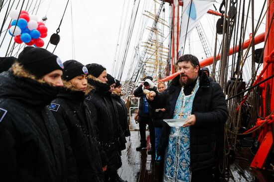 Проводы парусников "Крузенштерн" и "Седов" в кругосветное плавание