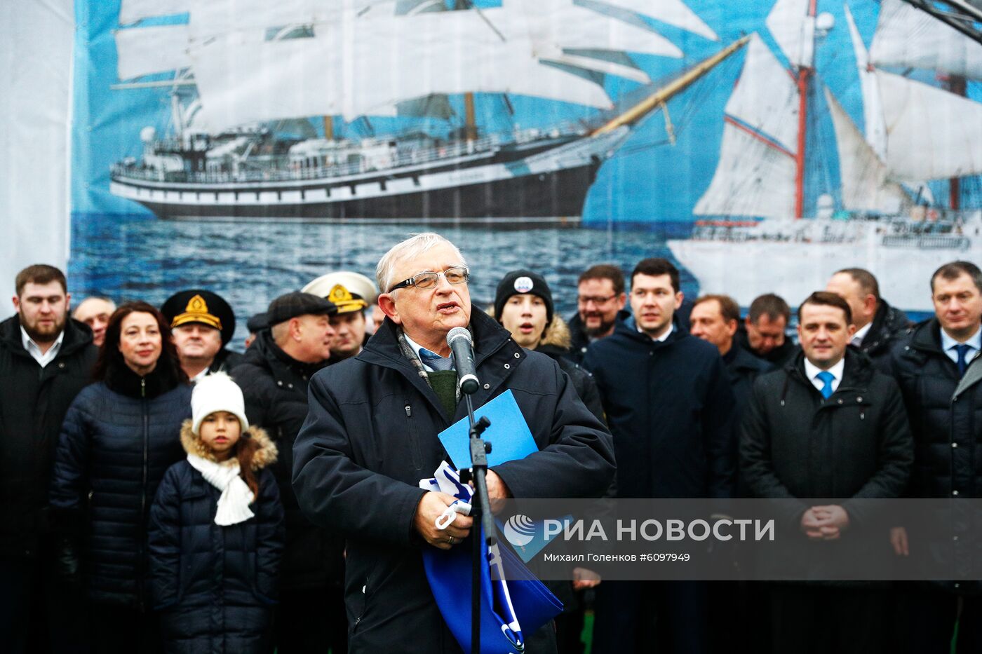 Проводы парусников "Крузенштерн" и "Седов" в кругосветное плавание